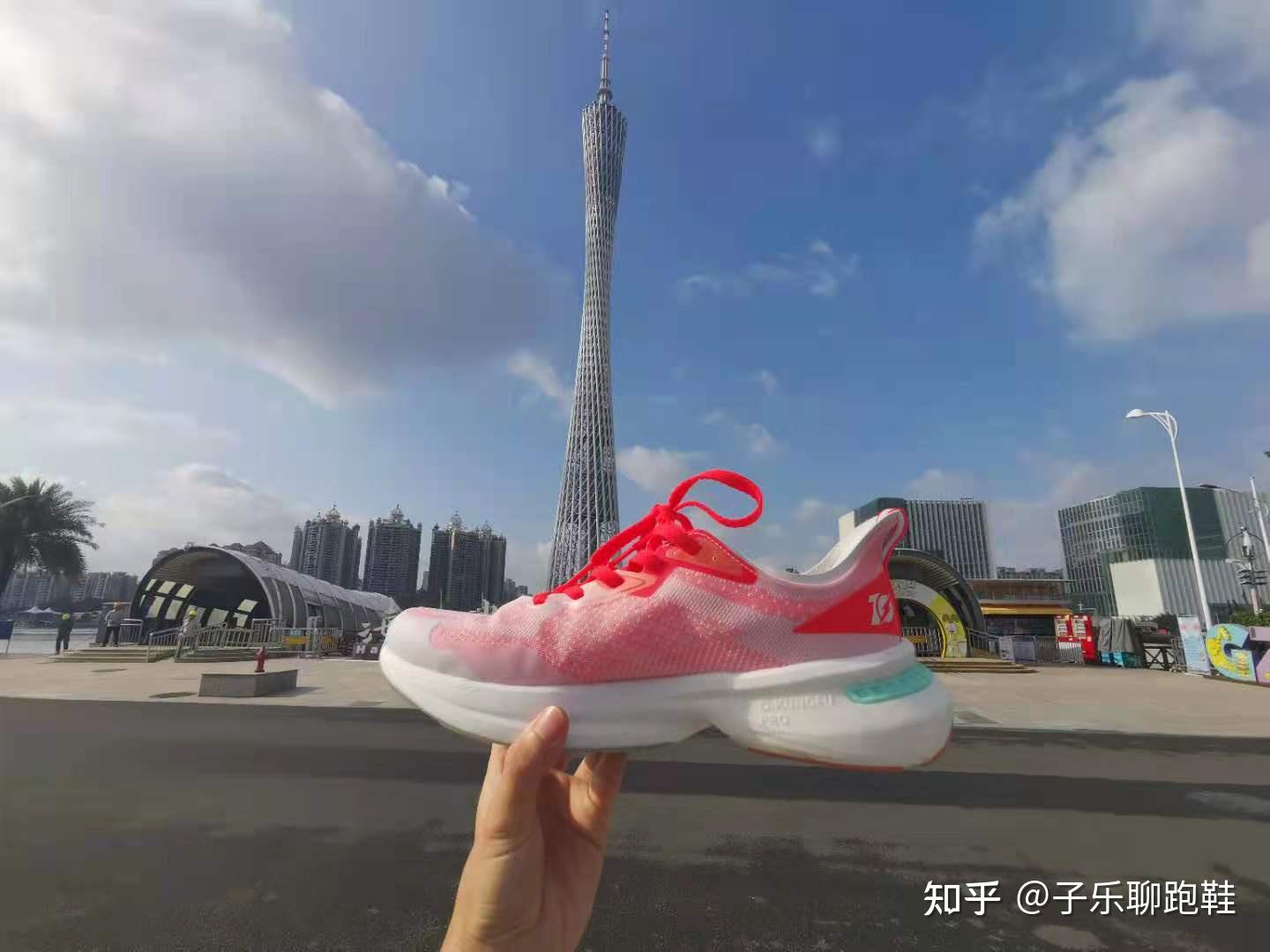 第一双运动鞋怎么选:把用途、合脚和预算放在前面 第一双运动鞋怎么选:把用途、合脚和预算放在前面